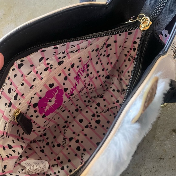 Luv Betsey by Betsey Johnson Unicorn Cat Polyurethane Crossbody Purse - Picture 9 of 10